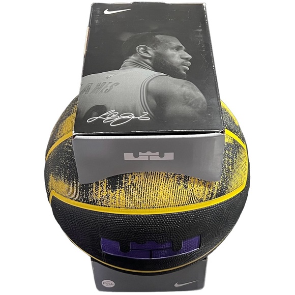 (Sold Out!!) Nike Lebron James Basketball “Strive For Greatness” - Picture 2 of 3